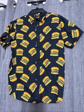 Men's Black Short-Sleeve In N Out Burger Print Button-Up Shirt